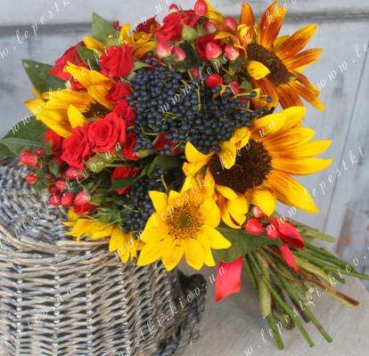Букет квітів в українському стилі