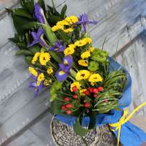Bouquet of irises and chrysanthemums