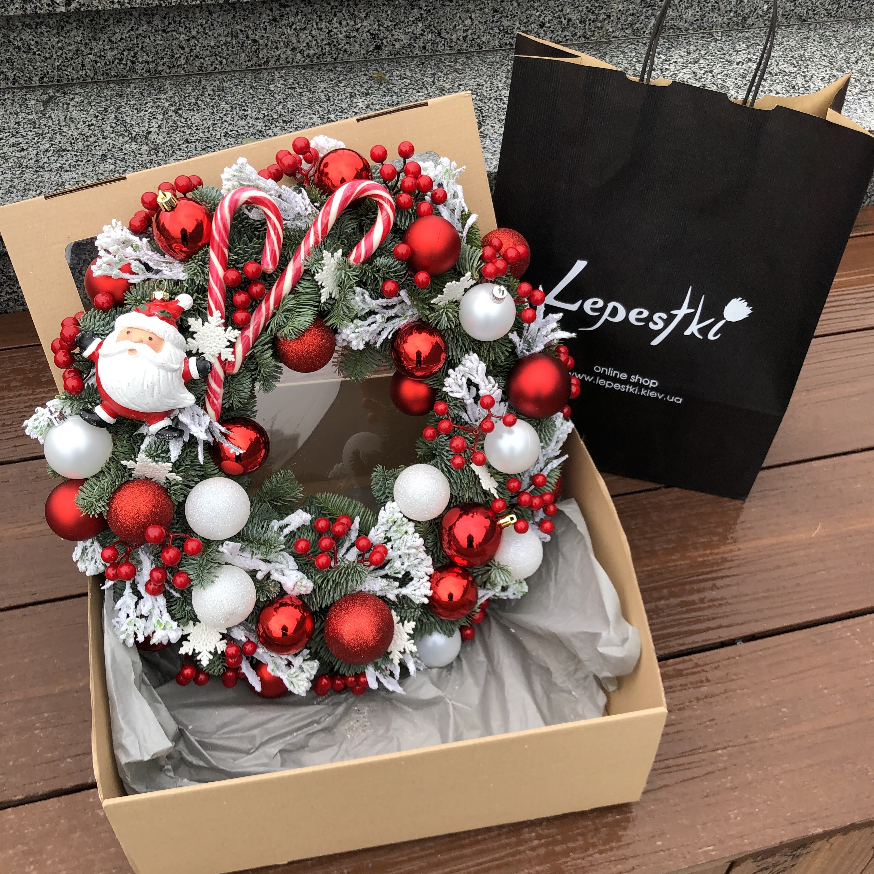 New Year's wreath from the online flower shop in Kiev 