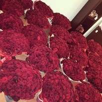 10 000 червоних троянд
