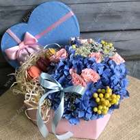 Box with hydrangea and macaroons