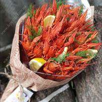 Bouquet of crayfish with lemon