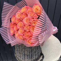 Bouquet of 19 Miss Piggy roses