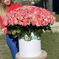 Коробка з 175 троянд
