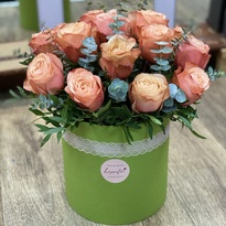 15 Kahala roses in a box