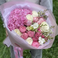 Bouquet with hydrangea "Francesca"