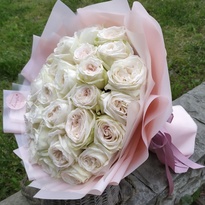 25 white Ohara peony roses