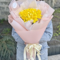 17 daffodils in a bouquet