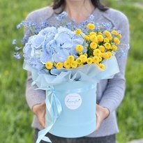 Коробка квітів «З Україною у серці»