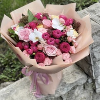 Большой букет цветов с розой Девид Остин