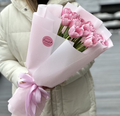 Букет із 15 рожевих тюльпанів