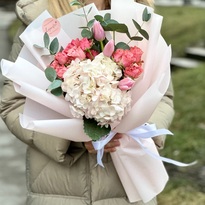 Bouquet in pink and coral shades