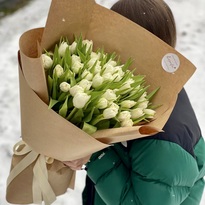 Букет из 49 белых пионовидных тюльпанов