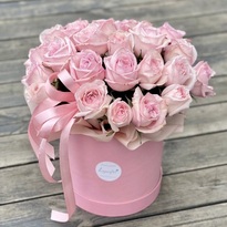 Коробка из 25 роз сорта Пинк Охара