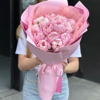 Bouquet of 15 pale pink peonies