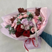Букет з трояндами та рисовими квітами