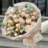 Bouquet of “Bombastic” roses