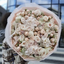 Large bouquet of roses and hydrangeas