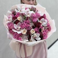 Букет с розами и орхидеей «Волшебство»