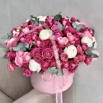 Премиум коробка цветов с пионами и розой