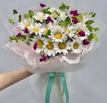 Bouquet with daisies