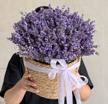 Wicker basket with lavender