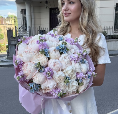 A bouquet of 25 soft pink peonies and matthiola